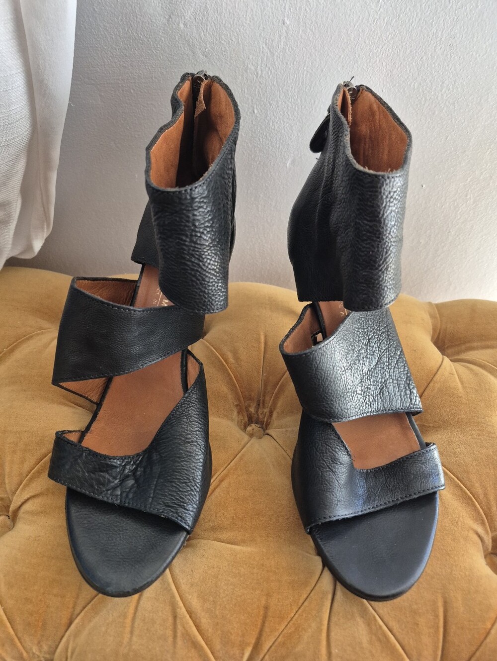Latitude Femme Italy Black Pebbled Leather Ankle Zip Gladiator Heels Sandals 40